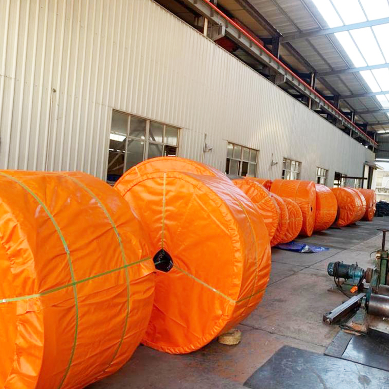 Distributor ban truk dan conveyor belt industri di Jakarta